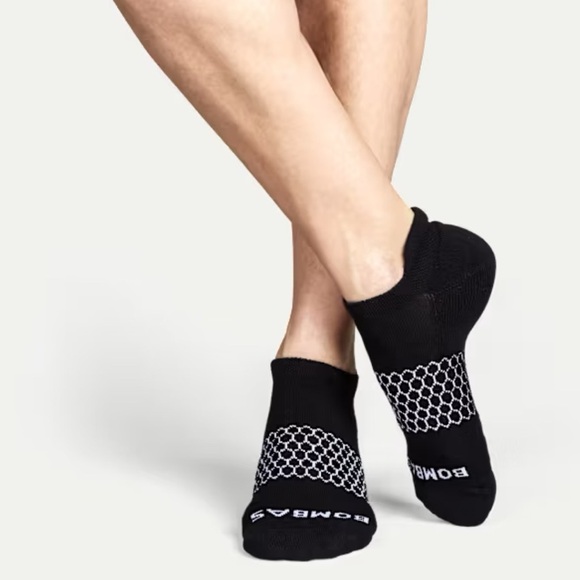 4 for less than a price of 2! / 4-pack Bombas Black Ankle Socks / NWT / Size Med - Picture 3 of 5